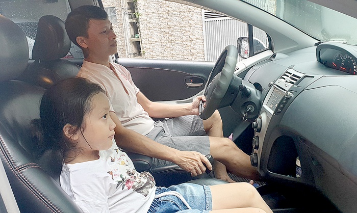 Hàng ghế sau là nơi an toàn nhất cho trẻ em khi ngồi trên ô tô